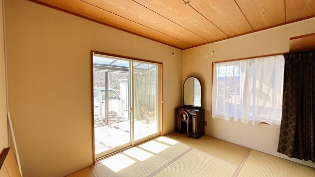 双葉郡楢葉町井出 中古住宅　陽当たり良好! 4LDK　不動産プラスの和室|1F和室です。動産処分、クリーニングを行います。1階に和室のお部屋があると来客用の布団を敷けばお客様用のお部屋としても使えますね。階段がつらくなってきた老後にはこのお部屋も重宝しそうです。