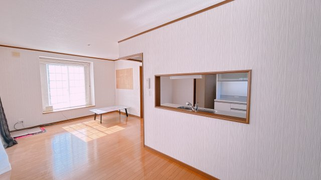 双葉郡楢葉町井出 中古住宅　陽当たり良好! 4LDK　不動産プラスのダイニング|16帖リビング別角度です。動産処分とハウスクリーニングを行います。住宅購入は大きな買い物です。この機に新しい家具や家電を新調するのもよさそうですね。