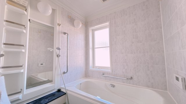 双葉郡楢葉町井出 中古住宅　陽当たり良好! 4LDK　不動産プラスの浴室|お風呂の写真です。設備点検とクリーニングを行います。一坪サイズのお風呂なので足を伸ばして湯船につかることが出来ます。