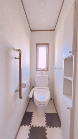 双葉郡楢葉町井出 中古住宅　陽当たり良好! 4LDK　不動産プラスのトイレ|1階トイレです。設備点検とクリーニングを行います。こちらのお家には1階と2階にトイレがある為、込み合う心配は無さそうですね。