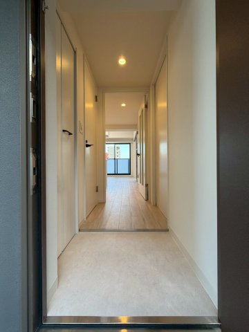 Louis Residence弁天町の玄関