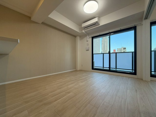 Louis Residence弁天町の居間・リビング