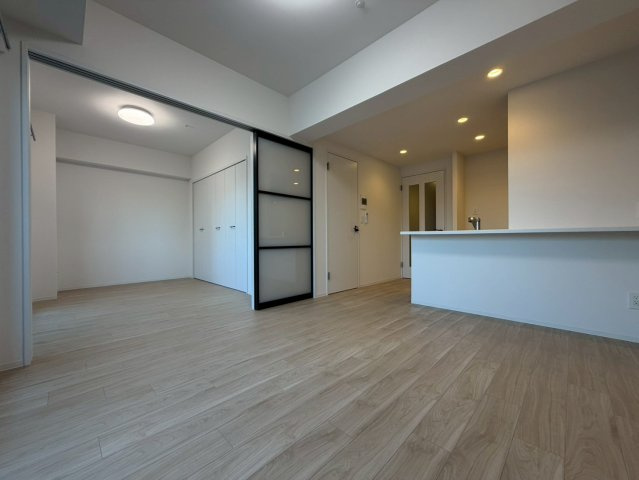 Louis Residence弁天町の居間・リビング