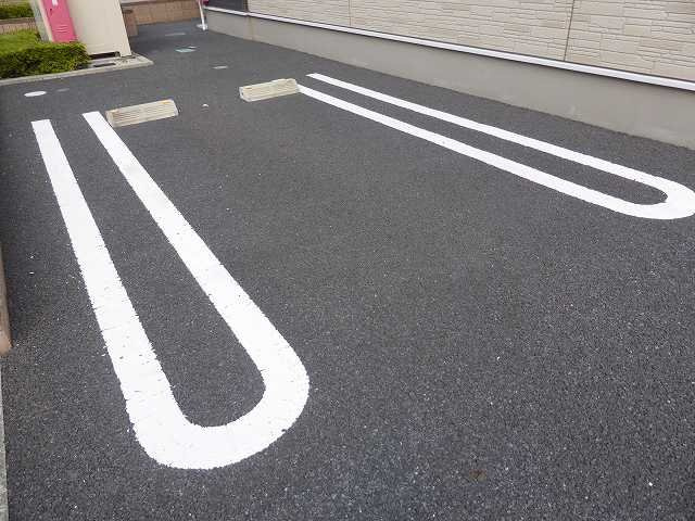 ベルメゾンＣの駐車場