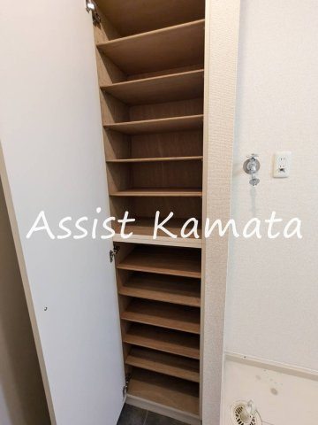 プラティーク市野倉の玄関