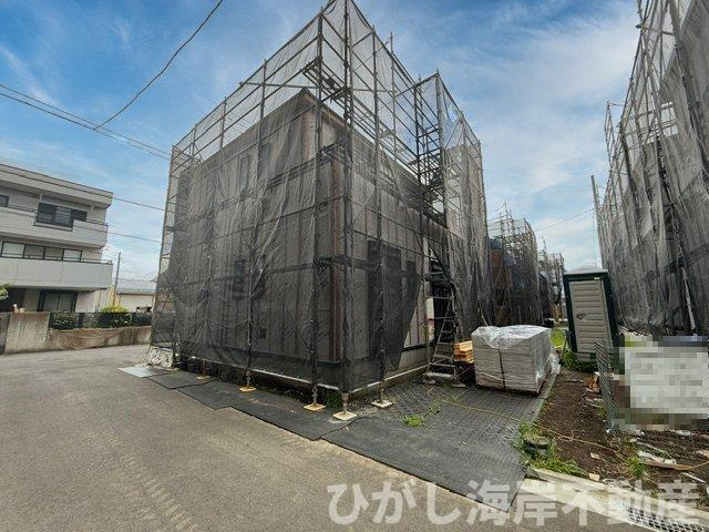平塚市西真土1丁目 　新築戸建　全16棟の前面道路含む現地写真|6月15日撮影　建築中　現地外観