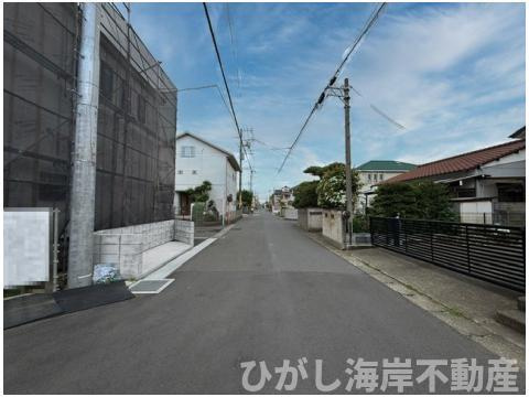 平塚市西真土1丁目 　新築戸建　全16棟の前面道路含む現地写真|6月15日撮影　建築中　現地外観