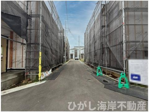 平塚市西真土1丁目 　新築戸建　全16棟の前面道路含む現地写真|6月15日撮影　建築中　現地外観