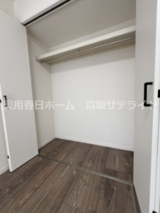 奥行きのあるクローゼットです