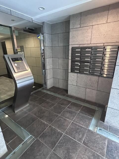 Ｖｅｒｏｎａ信濃町Ｌｕｓｓｏのエントランス