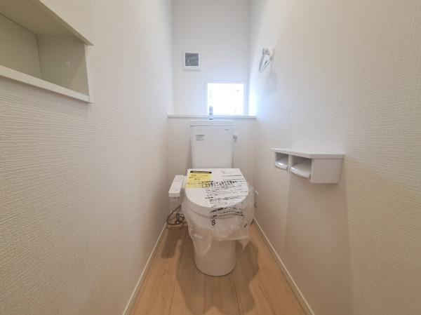 羽屋第3-1号棟のトイレ|明るい印象のトイレ空間です。