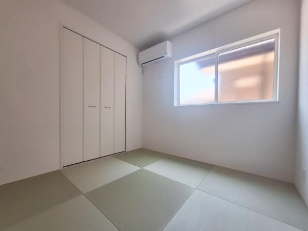 羽屋第3-1号棟の和室|明るい光が差し込むシンプルな和室です。