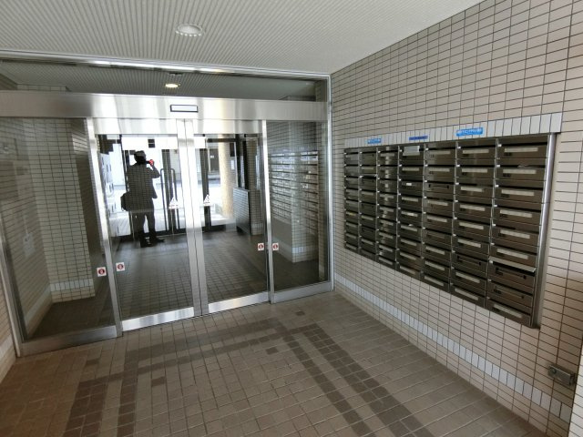 ライオンズマンション神戸元町第3のエントランス|集合ポスト　オートロックマンション