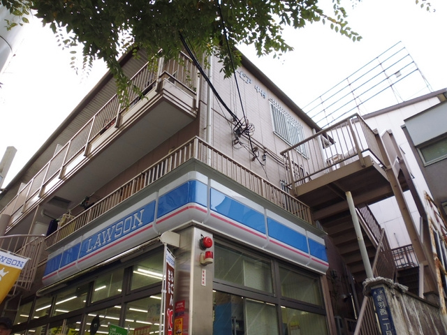 エステートピア中村の外観|１階はコンビニになっています