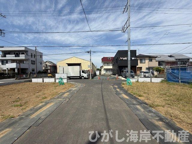 平塚市西真土1丁目 　新築戸建　全16棟の前面道路含む現地写真|4月18日撮影　建築中　現地外観
