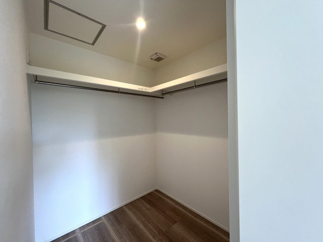 注意！玄関から魅せるこだわりの内装に腰を抜かす！美しすぎてゴメンナサイ！な【金沢区富岡東１丁目新築戸建】の収納