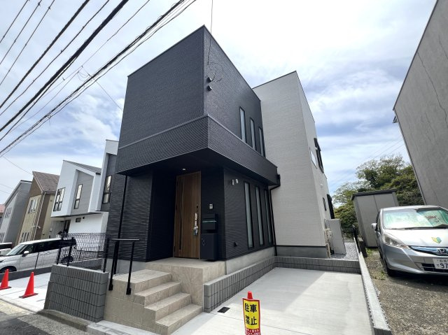 注意！玄関から魅せるこだわりの内装に腰を抜かす！美しすぎてゴメンナサイ！な【金沢区富岡東１丁目新築戸建】
