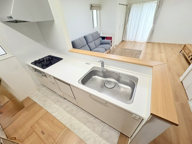 売中古戸建　中央区泉三丁目のキッチン|シンプルで清潔感のあるオープンキッチンです。