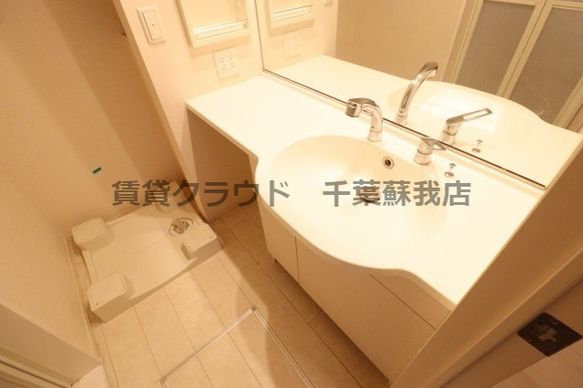 アン　リッシュの洗面所|脱衣スペースもあります