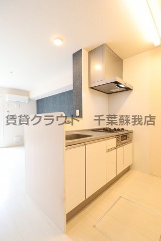 アン　リッシュのキッチン|嬉しいガスコンロ3口付きのシステムキッチンです！