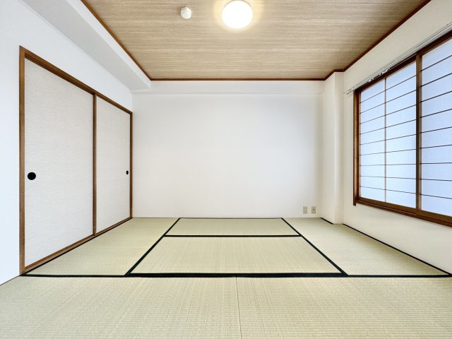 アーバンヒルズ浜松中野町の和室|和室とLDKの繋がりが広く、すごく開放的な雰囲気です。
