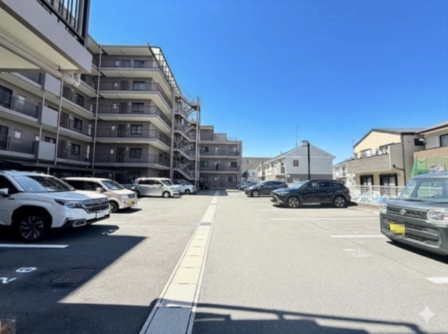 アーバンヒルズ浜松中野町の駐車場|広々とした平面駐車場！
