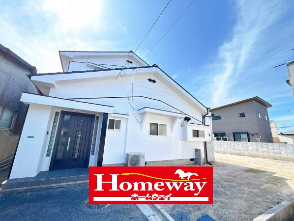 【外観】 | 仲介手数料無料！岬小学校に通えるリフォーム済み中古住宅　宇部市昭和町三丁目 | かわいいお家になって誕生しました