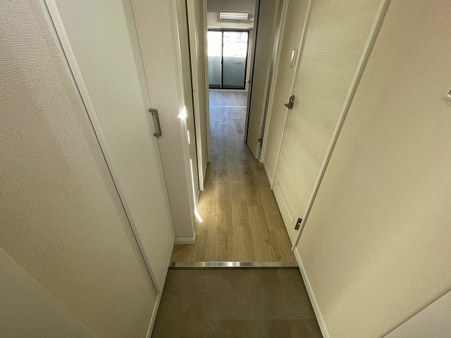 ドゥエリング緑橋の玄関