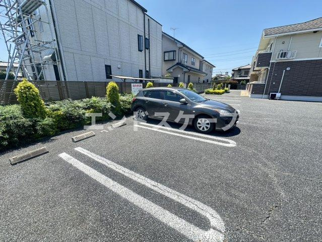 ラウレアⅢの駐車場|高崎、前橋のお部屋探しはエンドスケープまで！お客様の理想お聞かせ下さい♪