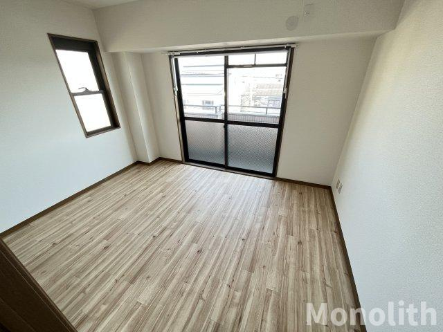 稲善マンションの洋室