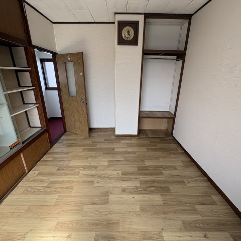登別市常盤町3丁目18-3戸建の洋室