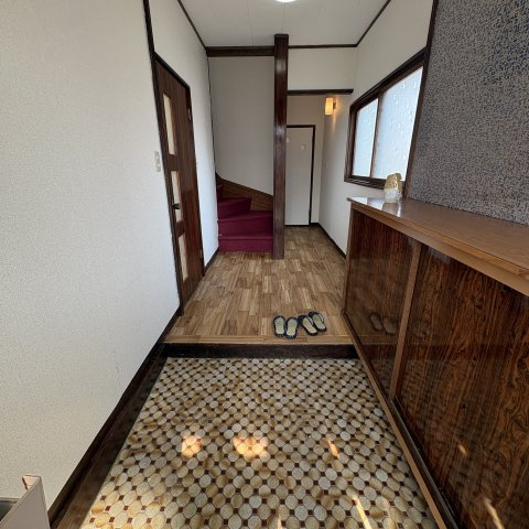 登別市常盤町3丁目18-3戸建の玄関