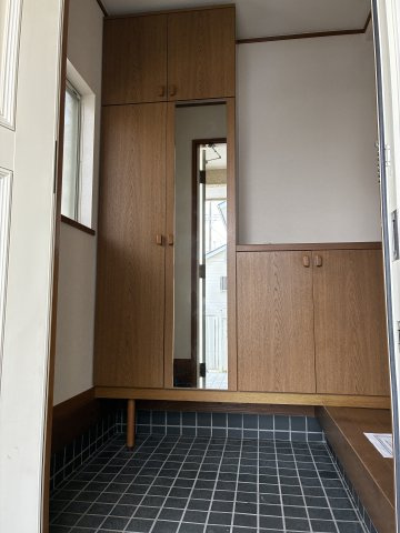 『鴻巣駅』東口22分の5LDKの中古戸建の玄関