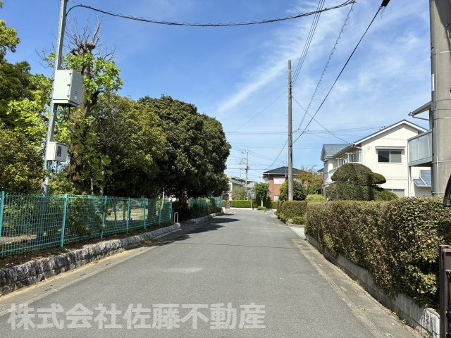 『鴻巣駅』東口22分の5LDKの中古戸建の前面道路含む現地写真