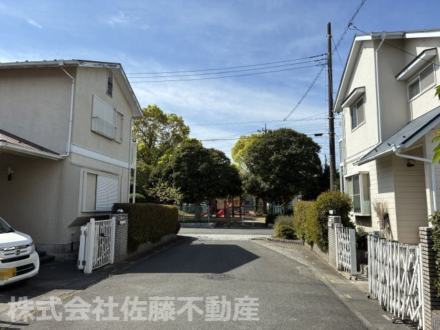 『鴻巣駅』東口22分の5LDKの中古戸建の前面道路含む現地写真