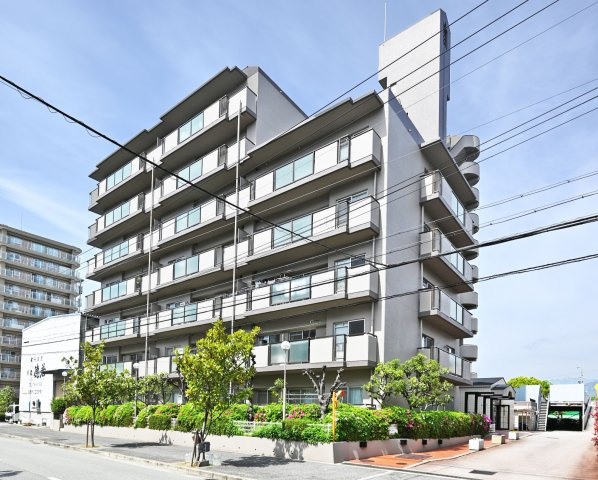 シャルマンコーポ西宮東の外観|阪神・阪急「今津」駅徒歩17分、令和8年4月リノベーション済み物件です。室内いつでも室内を見学して頂けますので、見学をご希望の方はお気軽にお問い合わせ下さい。