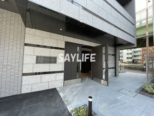 プレサンスOSAKA東中本エシデルのエントランス
