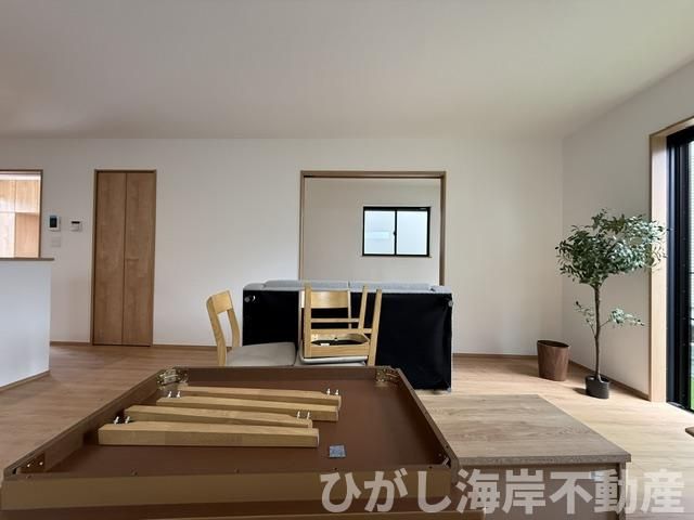 平塚市西真土1丁目 　新築戸建　全16棟の居間・リビング|17帖　LDK