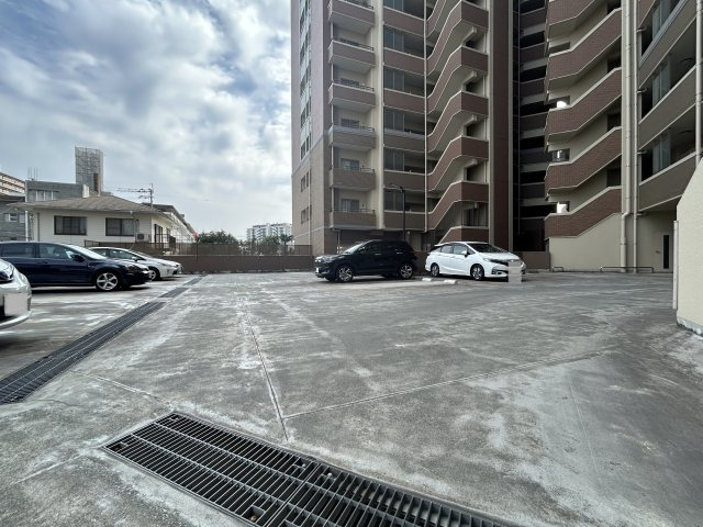 ロフティ諏訪野の駐車場