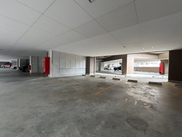 ロフティ諏訪野の駐車場