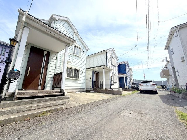 八王子市中野上町　リフォーム住宅の前面道路含む現地写真