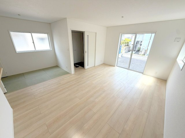 八王子市小宮町　新築戸建の居間・リビング
