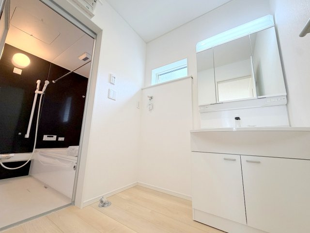 八王子市小宮町　新築戸建の独立洗面台
