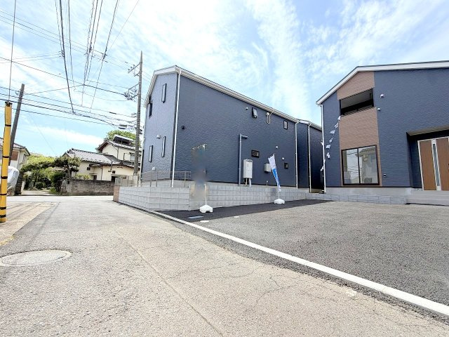 八王子市小宮町　新築戸建の前面道路含む現地写真