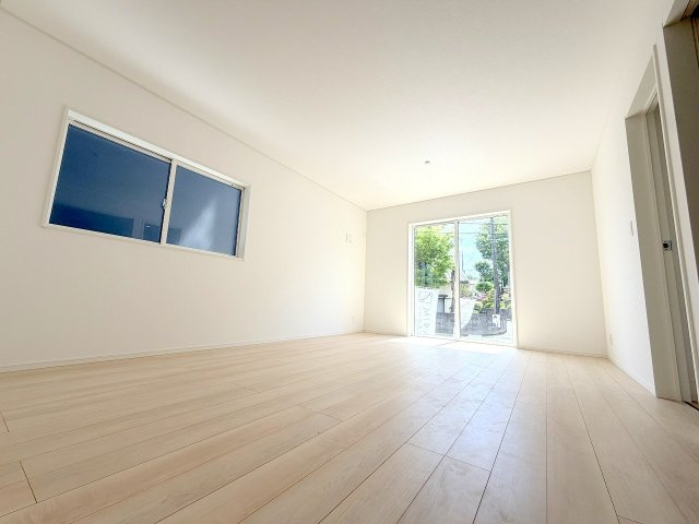 八王子市小宮町　新築戸建の居間・リビング