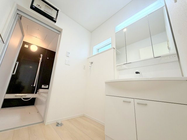 八王子市小宮町　新築戸建の独立洗面台