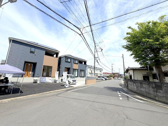 八王子市小宮町　新築戸建の前面道路含む現地写真