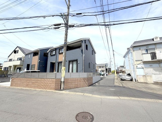 八王子市小宮町　新築戸建の前面道路含む現地写真