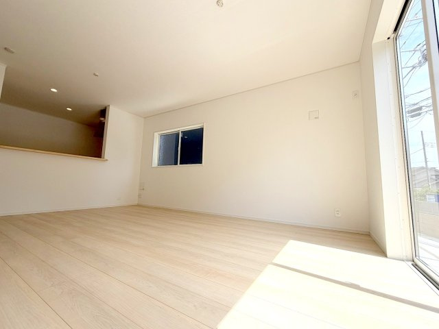 八王子市小宮町　新築戸建の居間・リビング