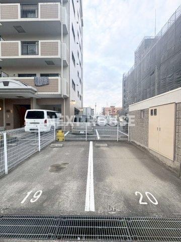 コーポ・エトワールの駐車場